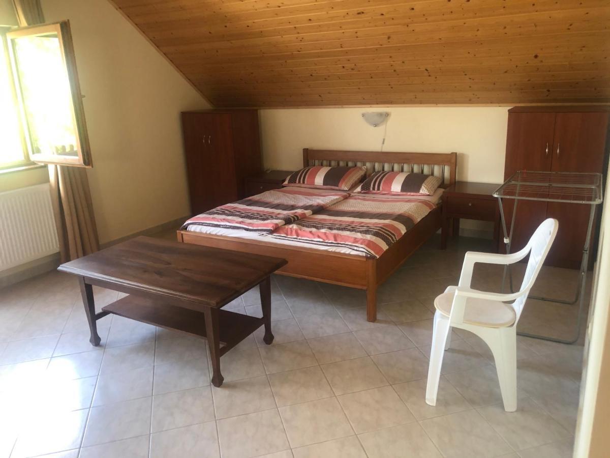 Zalakarosi Égerfa Nyaralóház Földszinti és Emeleti Apartman Extérieur photo