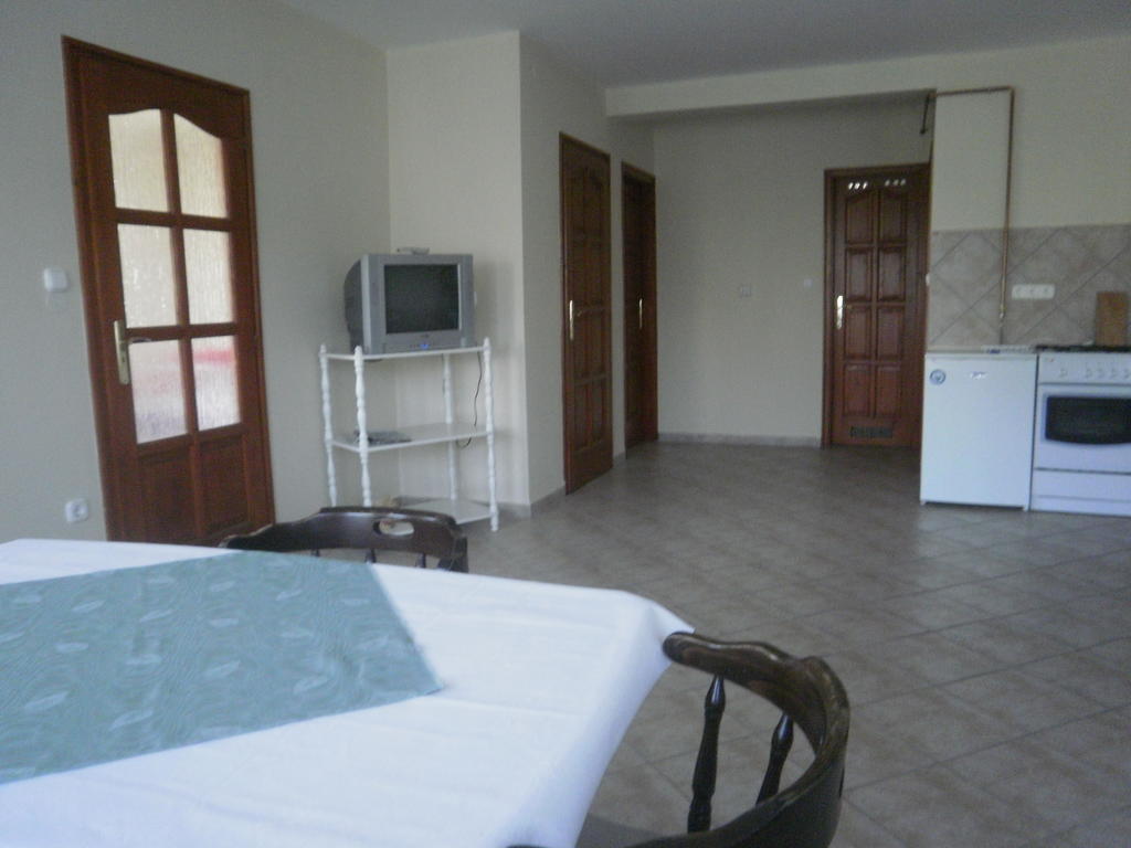Zalakarosi Égerfa Nyaralóház Földszinti és Emeleti Apartman Chambre photo