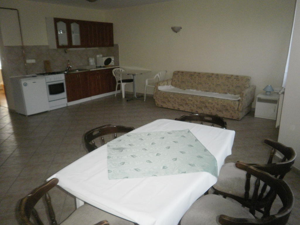 Zalakarosi Égerfa Nyaralóház Földszinti és Emeleti Apartman Chambre photo