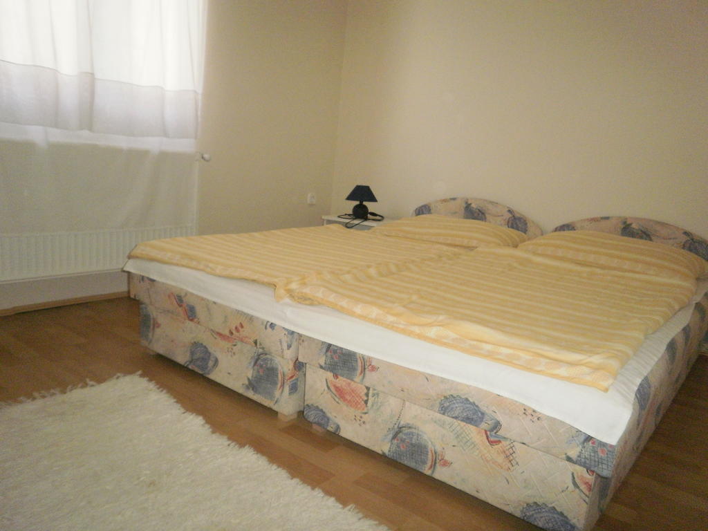 Zalakarosi Égerfa Nyaralóház Földszinti és Emeleti Apartman Chambre photo